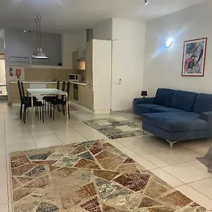 2bed With Backyard Appartamento