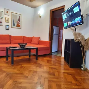 Chill & Relax - 3bdr Cozy & Roomy -near Old Town , Bucarest Romania